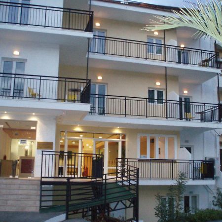 Haris Apartments Hersonissos  Esterno foto